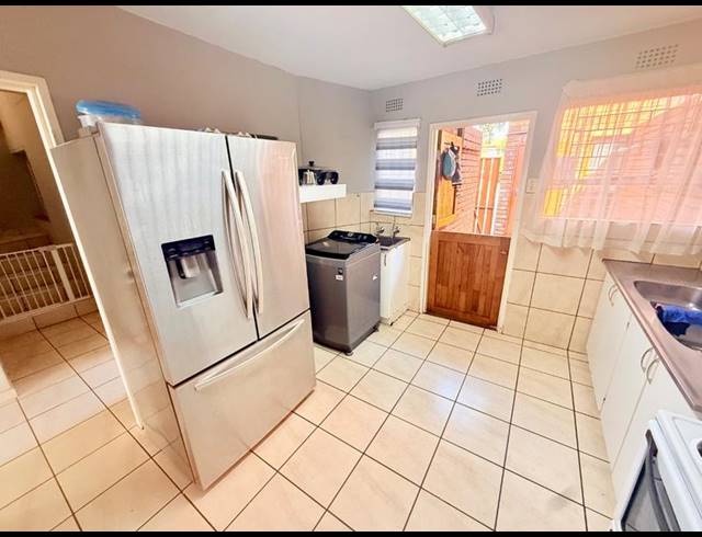 3 BEDROOM TOWNHOUSE FOR SALE IN VANDERBIJLPARK CE 3